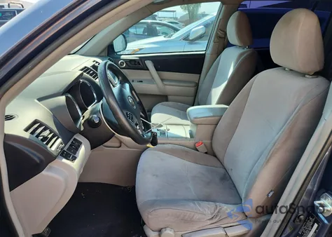 2013 Toyota Highlander Base z USA, uszkodzony, nr VIN 5TDZA3EH4DS046549